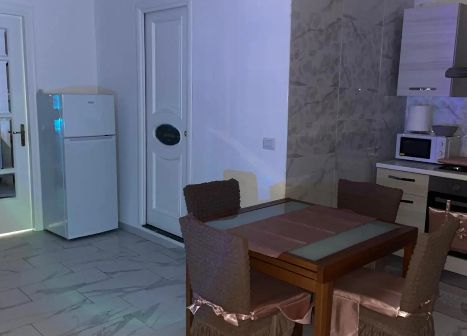 דירות נאפולי Pink House