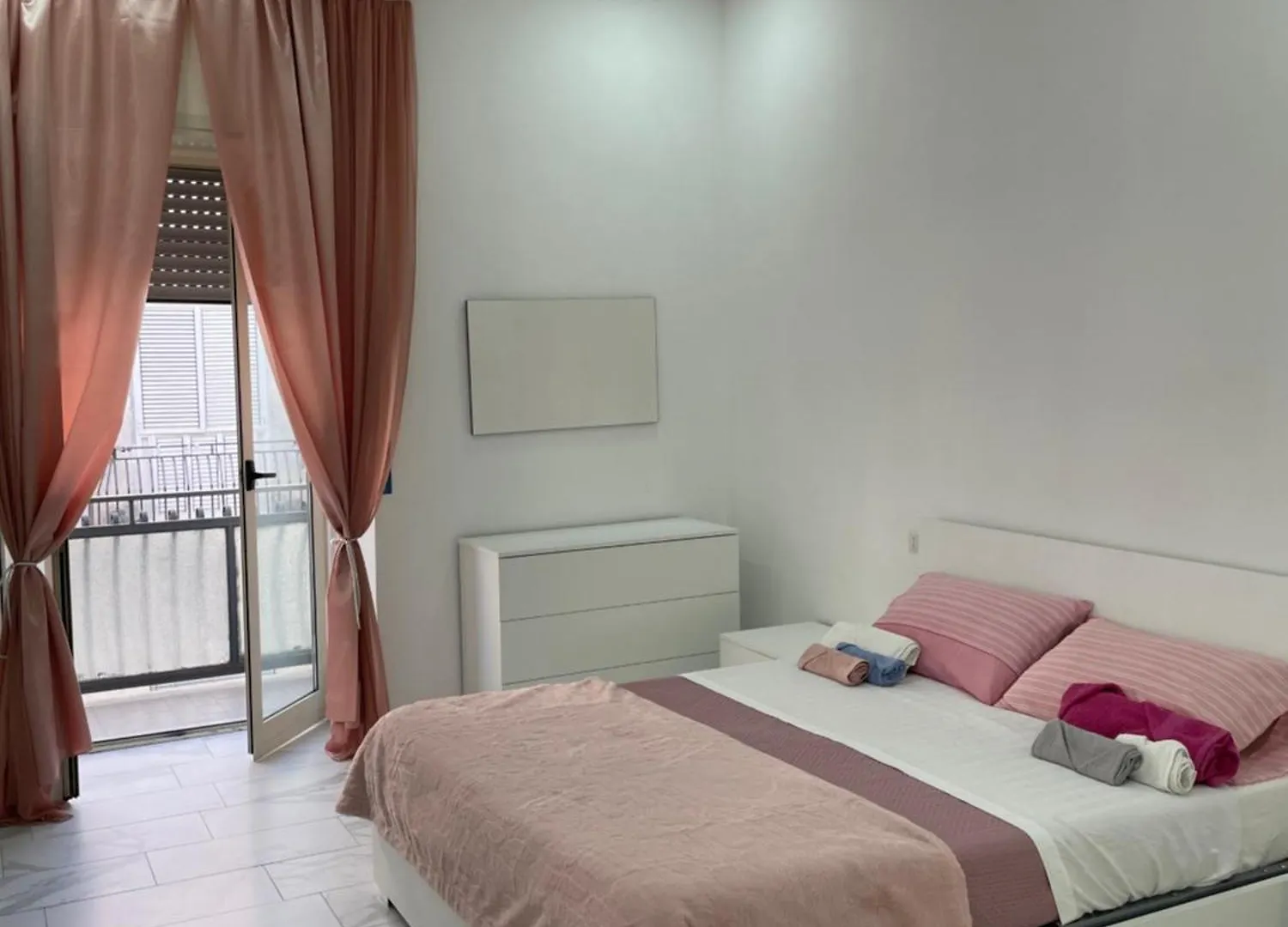 דירות נאפולי Pink House